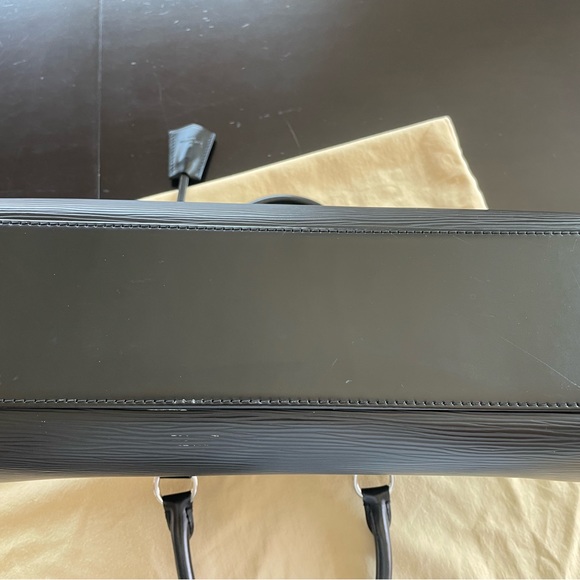 Louis Vuitton Black Epi Leather Pont Neuf PM - Picture 13 of 13